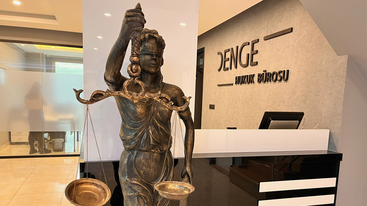 Hukuk büromuzun misyonu; her geçen gün gelişerek, yenilikçi bakış açısı ve çözümlerle, evrensel standartlarda avukatlık hizmeti vermektir.